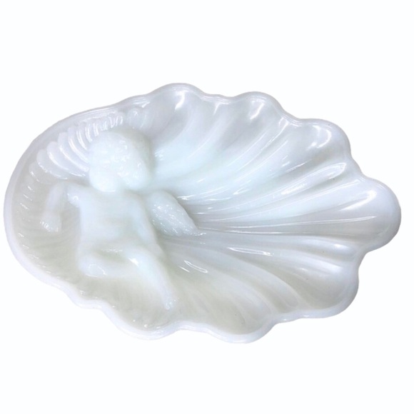 Vintage Avon Milk Glass Cherub on a Shell Dish - Picture 2 of 16